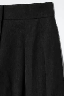 BERMUDAS DE LINO CON PINZAS*COS Hot