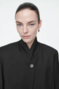 BLAZER DE LANA CON CUELLO MAO*COS Hot