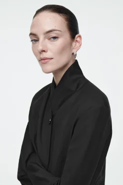 BLAZER DE LANA CON CUELLO MAO*COS Hot