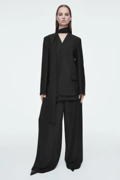 BLAZER DE LANA CON DETALLE DE BUFANDA*COS Outlet