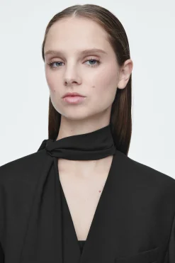 BLAZER DE LANA CON DETALLE DE BUFANDA*COS Outlet
