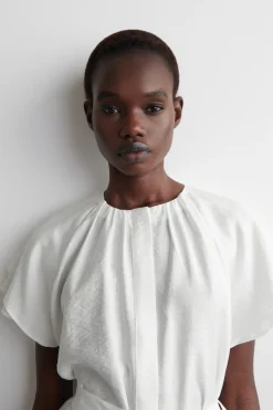 BLUSA CON CAPAS Y CINTURÓN DE LAZADA*COS Clearance