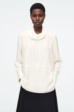 BLUSA CON CUELLO DE EMBUDO Y CORDÓN DE AJUSTE*COS Best