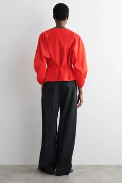 BLUSA CON VOLANTE Y DETALLE DE CORDÓN*COS Fashion