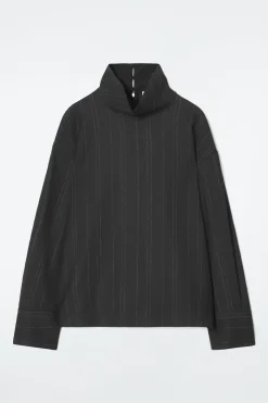 BLUSA DE RAYA DIPLOMÁTICA CON CUELLO DE EMBUDO*COS Hot