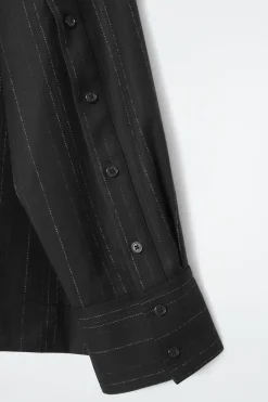 BLUSA DE RAYA DIPLOMÁTICA CON CUELLO DE EMBUDO*COS Hot