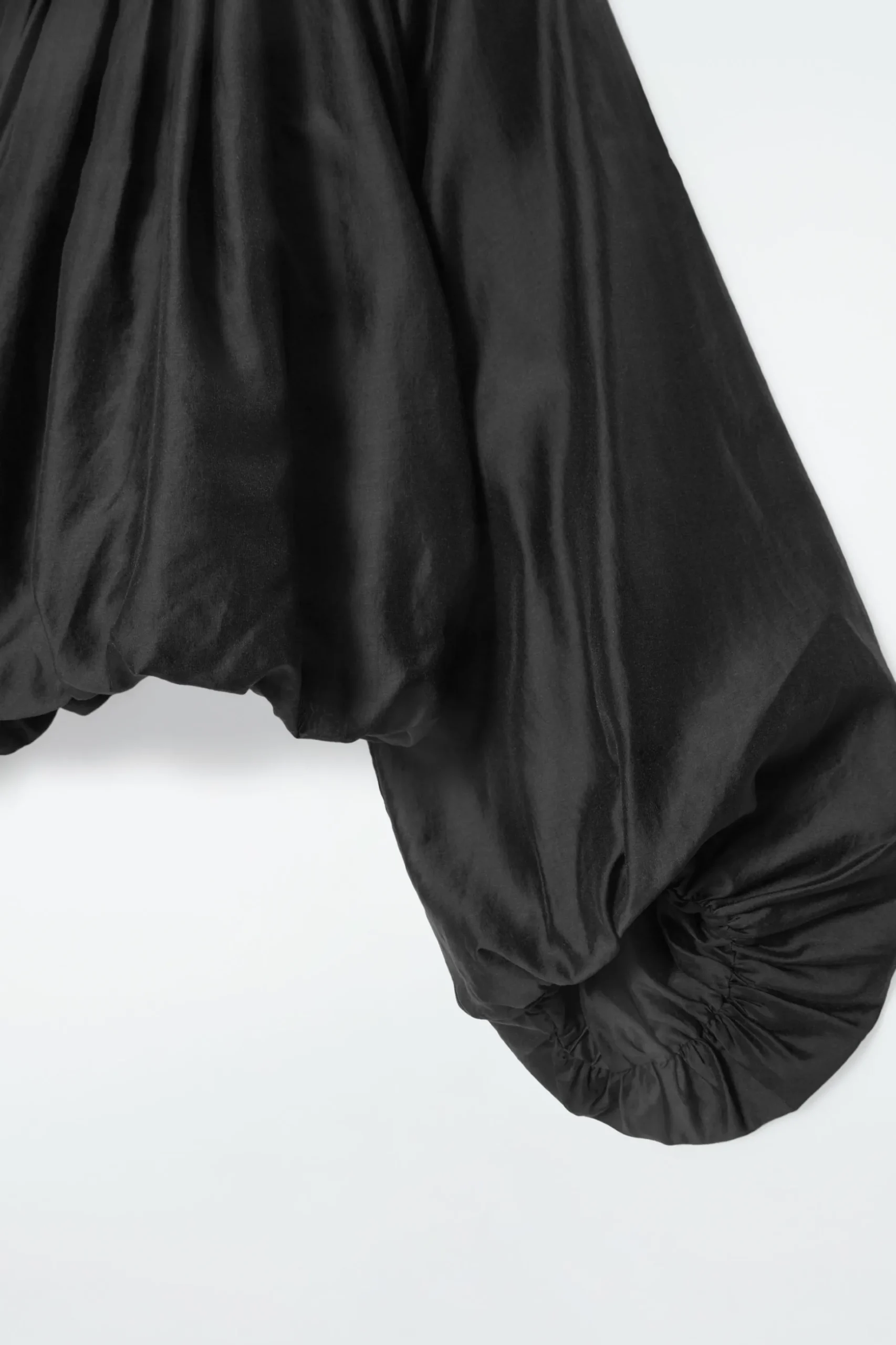 BLUSA ESTILO PARACAÍDAS*COS Clearance