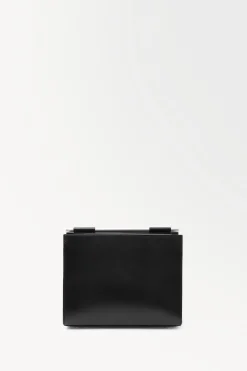 BOLSO DE HOMBRO CUADRADO DE PIEL*COS Online