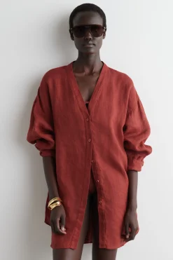 CAMISA DE LINO OVERSIZE CON CUELLO DE PICO*COS Online