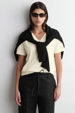 CAMISETA DE ALGODÓN CON CUELLO DE PICO*COS Best
