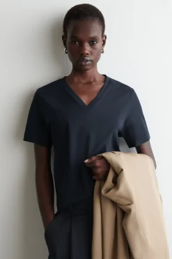 CAMISETA DE ALGODÓN CON CUELLO DE PICO*COS Online