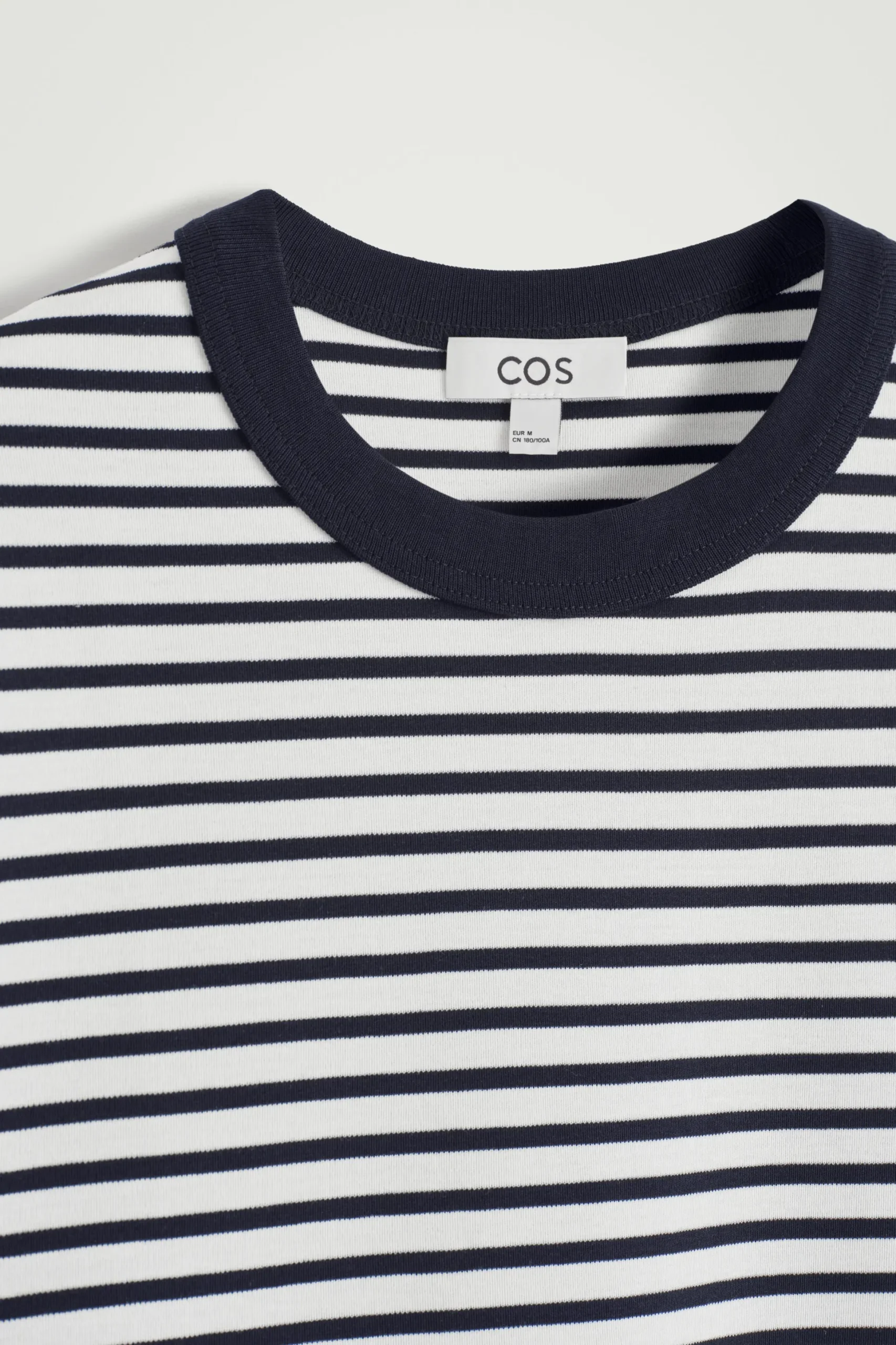 CAMISETA DE ALGODÓN CON CUELLO REDONDO*COS Hot