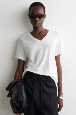 CAMISETA DE LINO CON CUELLO DE PICO*COS Online