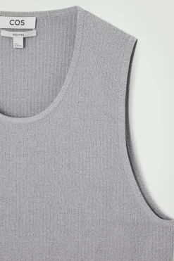 CAMISETA DE TIRANTES DE CANALÉ Y CUELLO REDONDO*COS Best