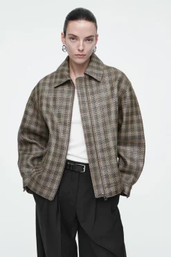 CHAQUETA DE CUERO TEJIDA A CUADROS*COS New