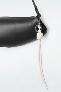 COLGANTE ACOLCHADO DE PIEL CON CUENTAS*COS Sale