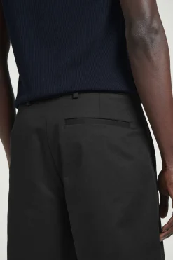 PANTALÓN CHINO CORTO*COS Outlet