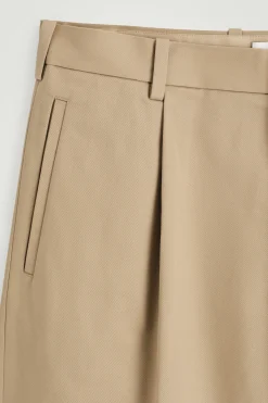 PANTALÓN CHINO CORTO*COS Fashion