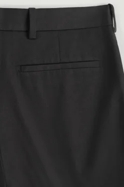 PANTALÓN CHINO CORTO*COS Outlet