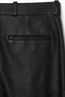 PANTALONES DE TRAJE RECTOS DE PIEL*COS New