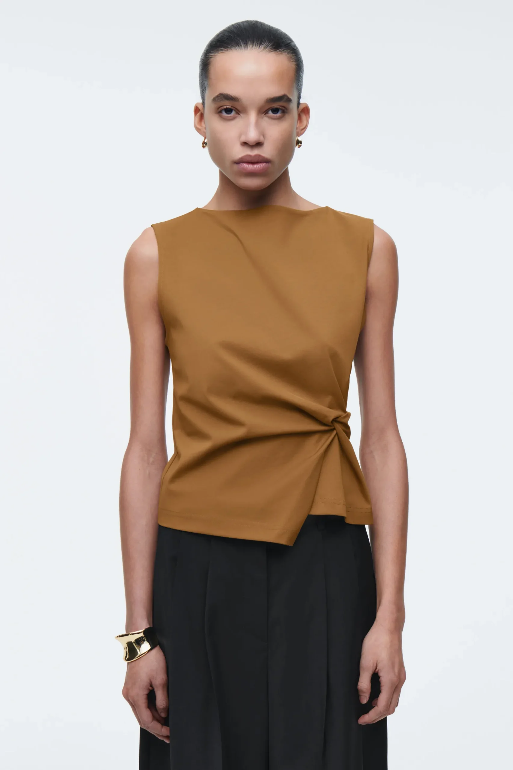 TOP CON DETALLE DE NUDO*COS Outlet