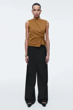 TOP CON DETALLE DE NUDO*COS Outlet