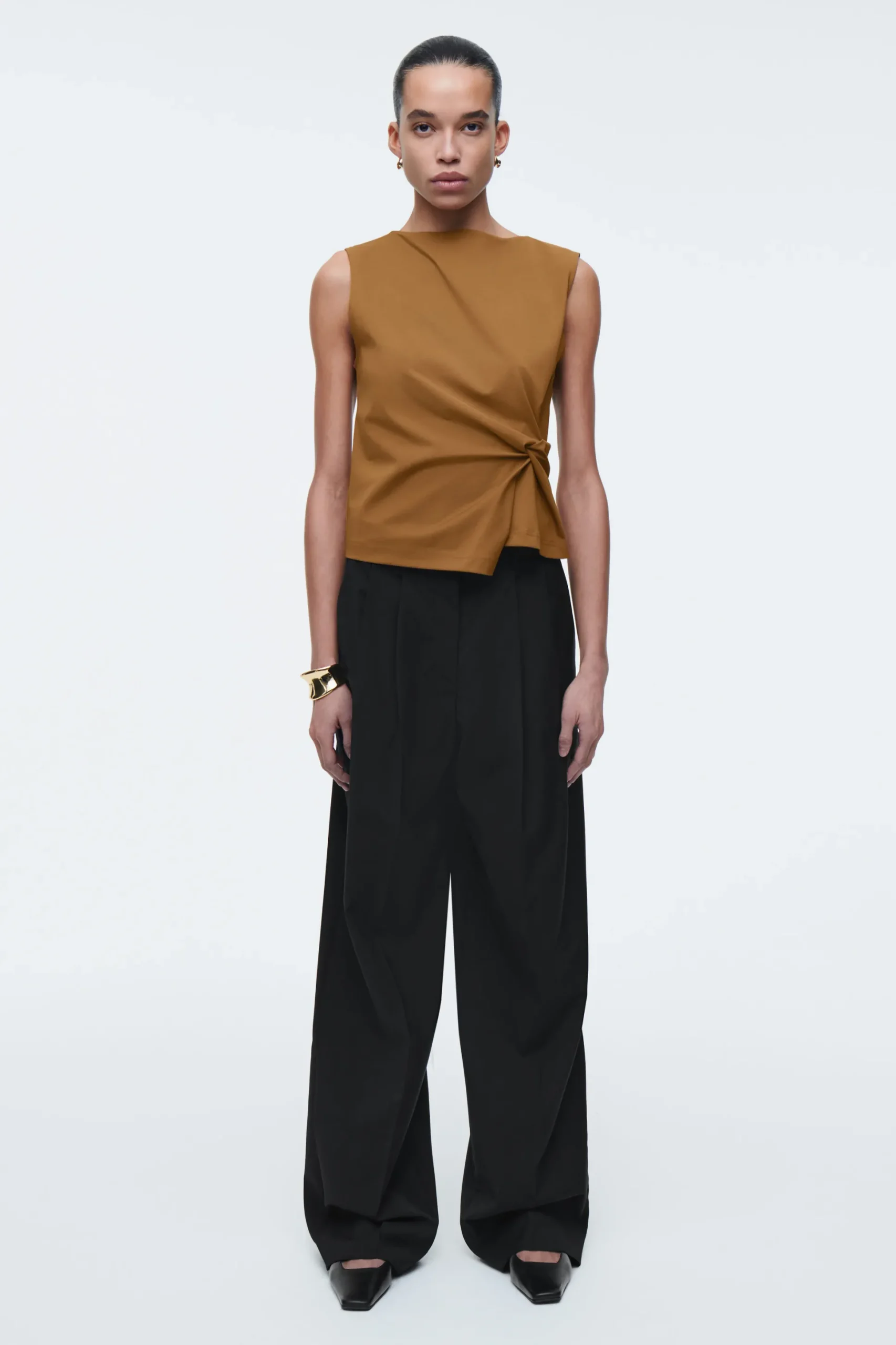 TOP CON DETALLE DE NUDO*COS Outlet