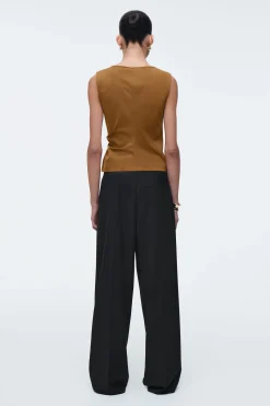 TOP CON DETALLE DE NUDO*COS Outlet