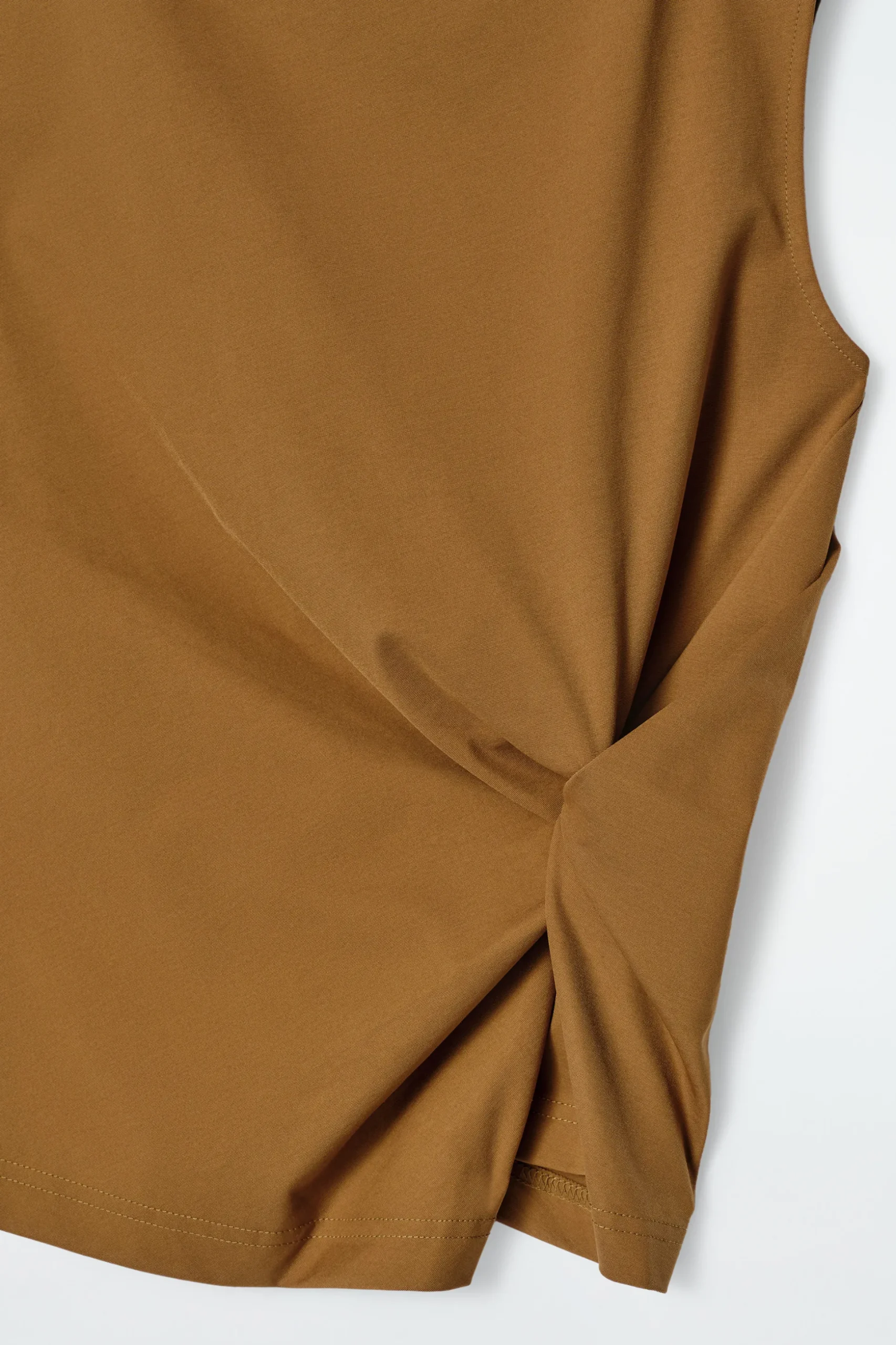 TOP CON DETALLE DE NUDO*COS Outlet