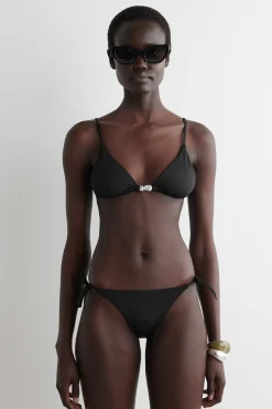 TOP DE BIKINI TRIÁNGULO CON JOYA*COS New