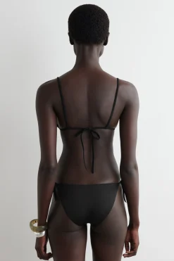 TOP DE BIKINI TRIÁNGULO CON JOYA*COS New