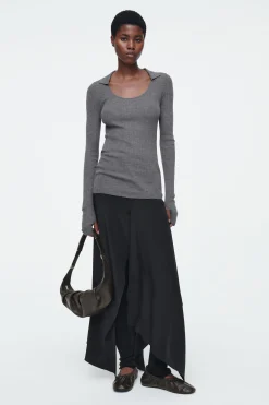 TOP DE LANA MERINO CON CUELLO ABIERTO*COS Hot