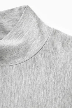 TOP HOLGADO DE MANGA LARGA Y CUELLO VUELTO*COS Outlet