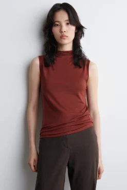 TOP SIN MANGAS CON CUELLO ALTO DRAPEADO*COS Online