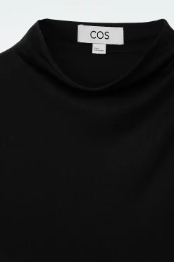 TOP SIN MANGAS DE CUELLO ALTO*COS New