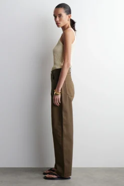VAQUEROS BAY CON PERNERA DE BARRIL*COS Fashion