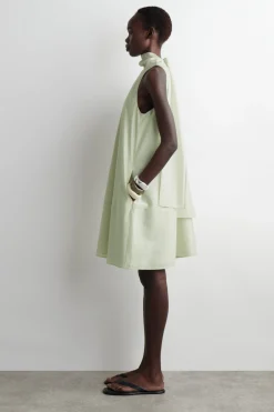 VESTIDO CORTO FLUIDO CON CUELLO HALTER*COS Fashion