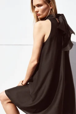 VESTIDO CORTO FLUIDO CON CUELLO HALTER*COS Fashion