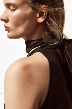 VESTIDO CORTO FLUIDO CON CUELLO HALTER*COS Fashion