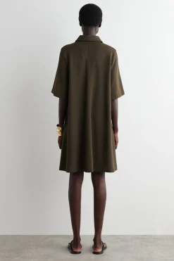 VESTIDO ELÁSTICO CON CUELLO DE POLO*COS Online