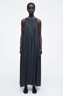 VESTIDO LARGO CON CUELLO HALTER FRUNCIDO*COS New