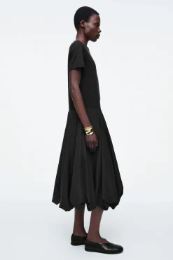 VESTIDO MIDI CON DOBLADILLO ESTILO GLOBO*COS Outlet